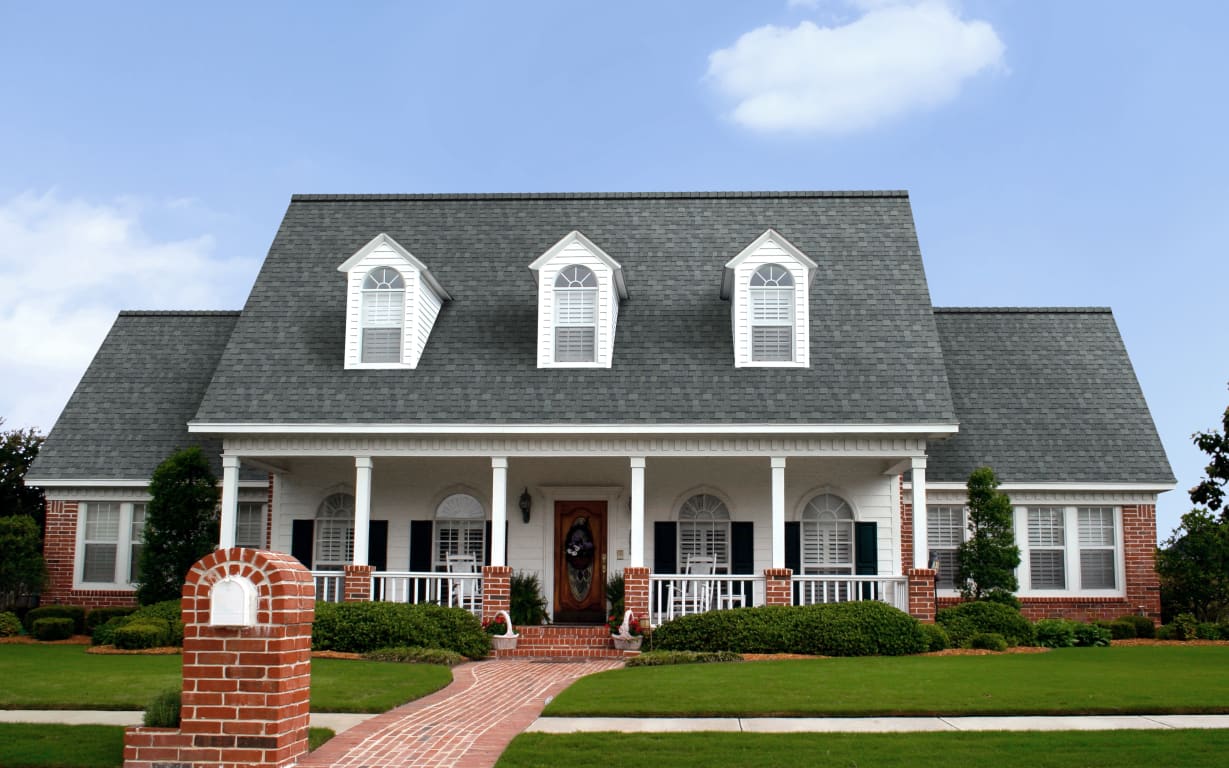 O_EstateGray_RGB_house_full_sky.jpeg